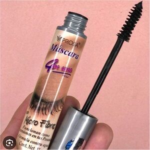 Mascara in Black — Volumizing Micro-Fiber Lash Mascara